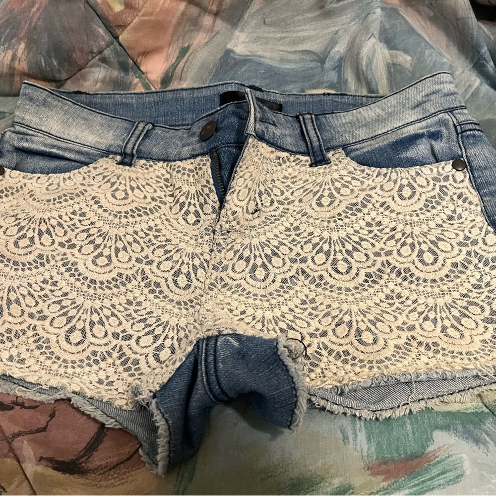 Mini shorts with fitted net design